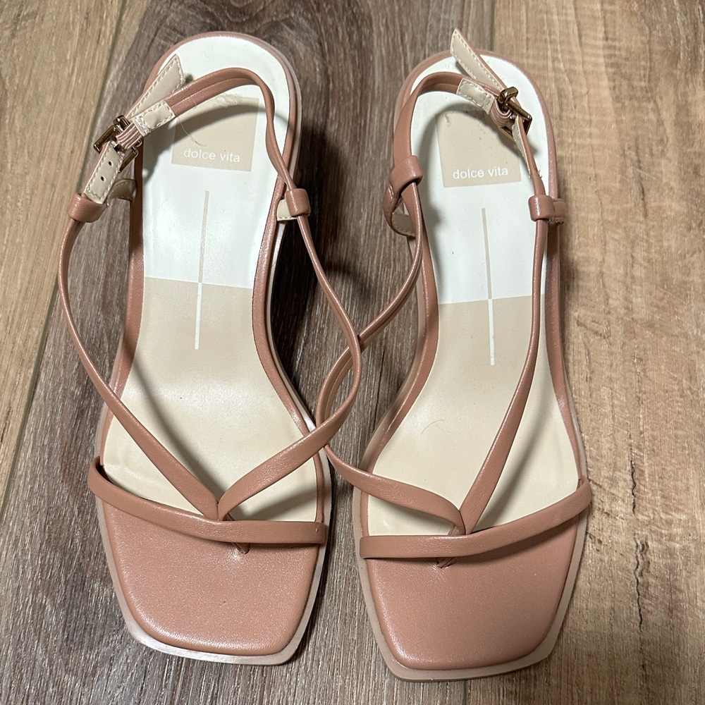 Dolce Vita Women's Tan Strappy Sandals